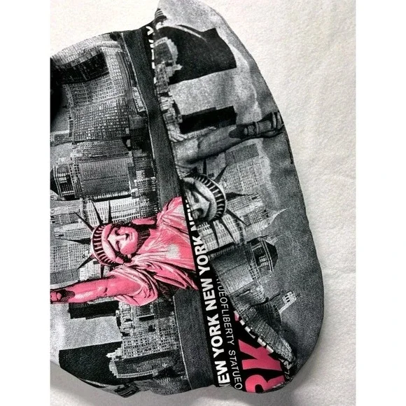 Robin Ruth Statue of Liberty New York Skyline Sling Crossbody Bag Black & Pink - Picture 5 of 11